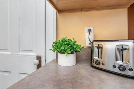 Beautiful Downstairs 1Bed 1Bth Charmer- Pet Friendly 미시건 시티 외부 사진
